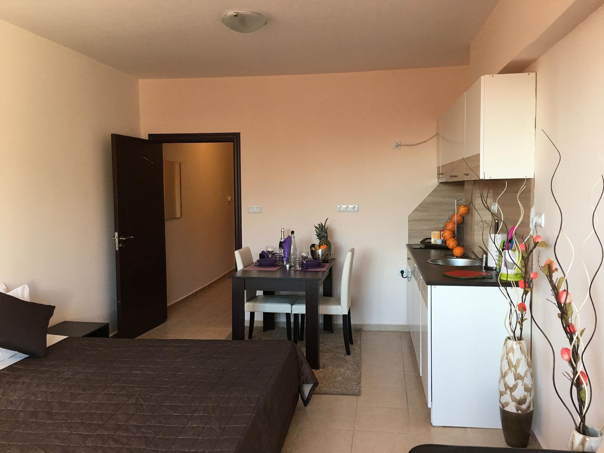 Beach Aparthotel Salt Lake Pomorie Ngoại thất bức ảnh