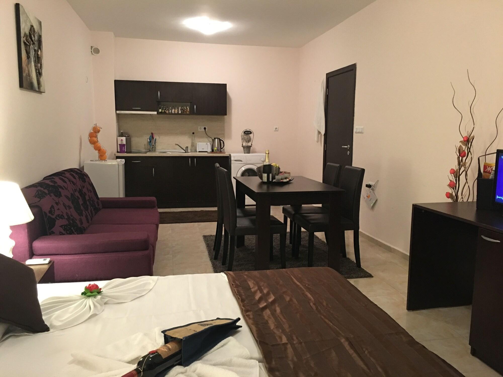 Beach Aparthotel Salt Lake Pomorie Ngoại thất bức ảnh