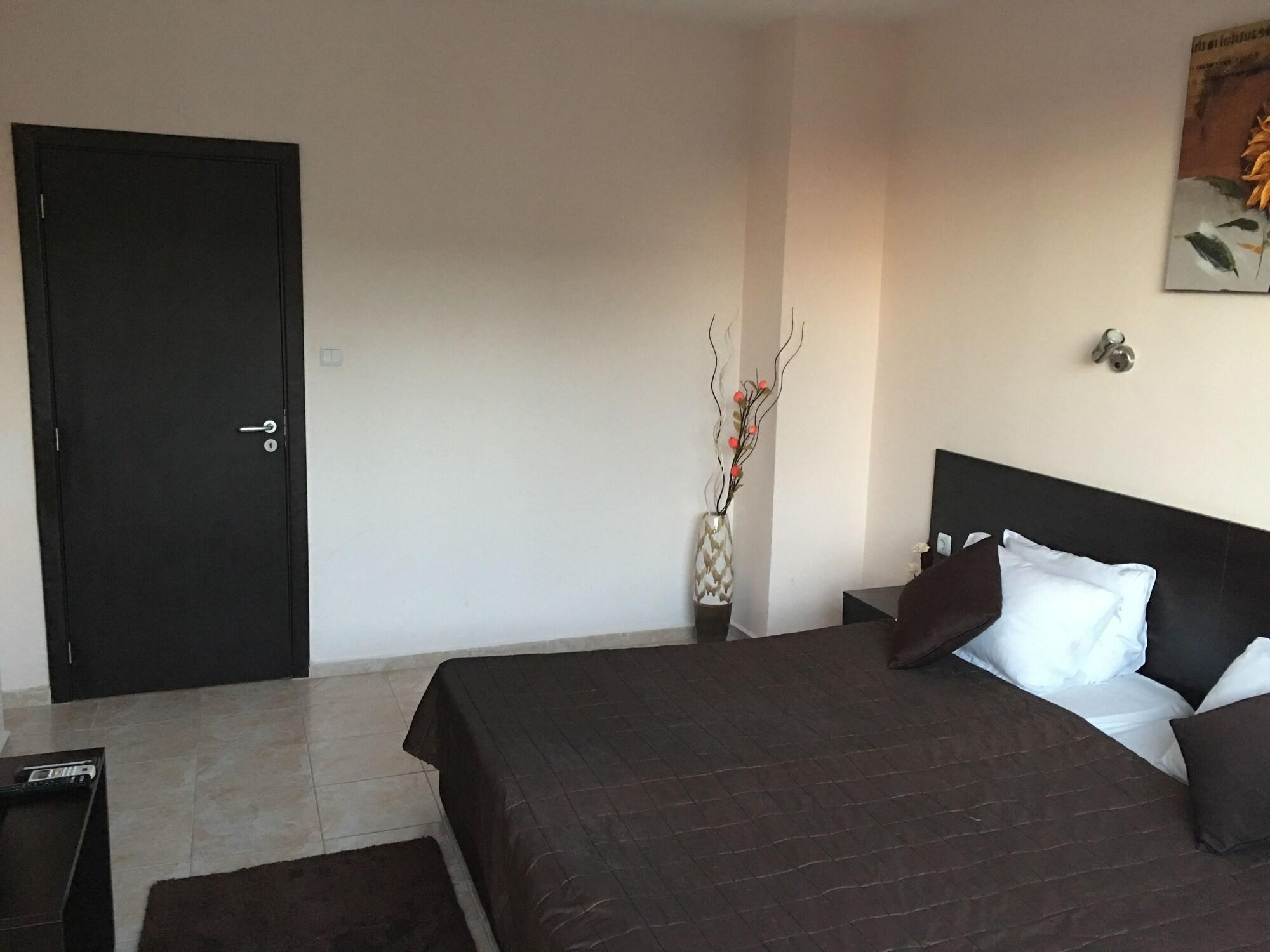 Beach Aparthotel Salt Lake Pomorie Ngoại thất bức ảnh